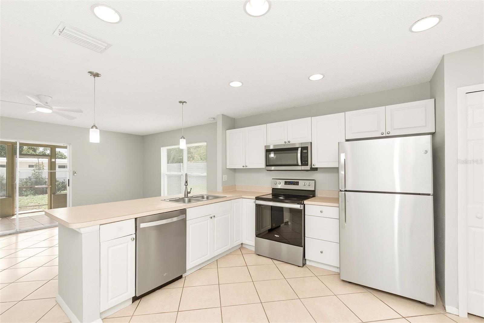 1215 39TH ST W — photo 3