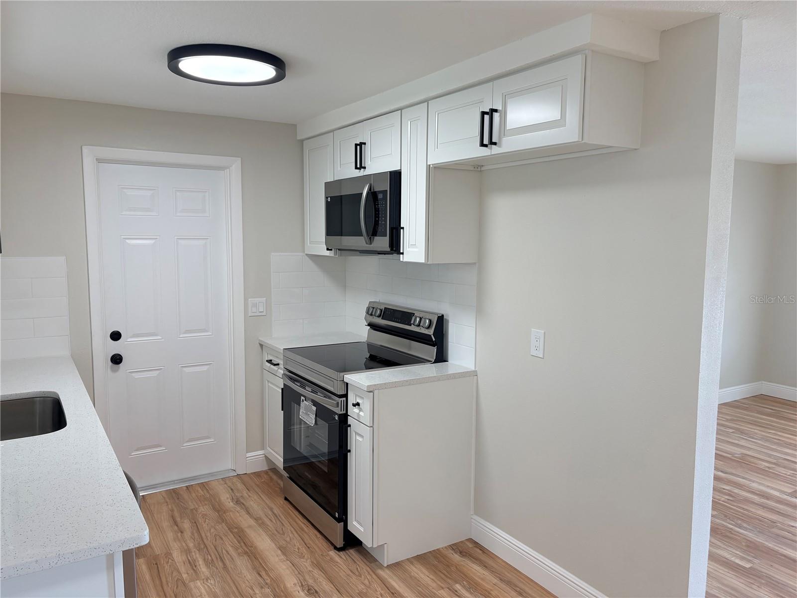 7350 FAIRFAX DR — photo 20