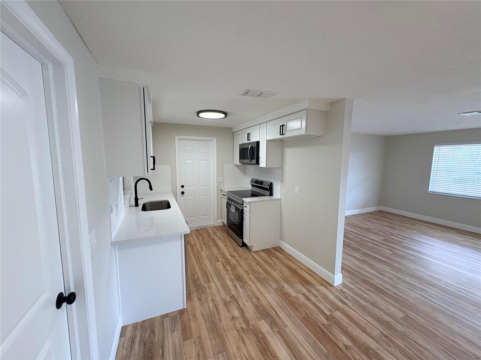 7350 FAIRFAX DR — photo 17