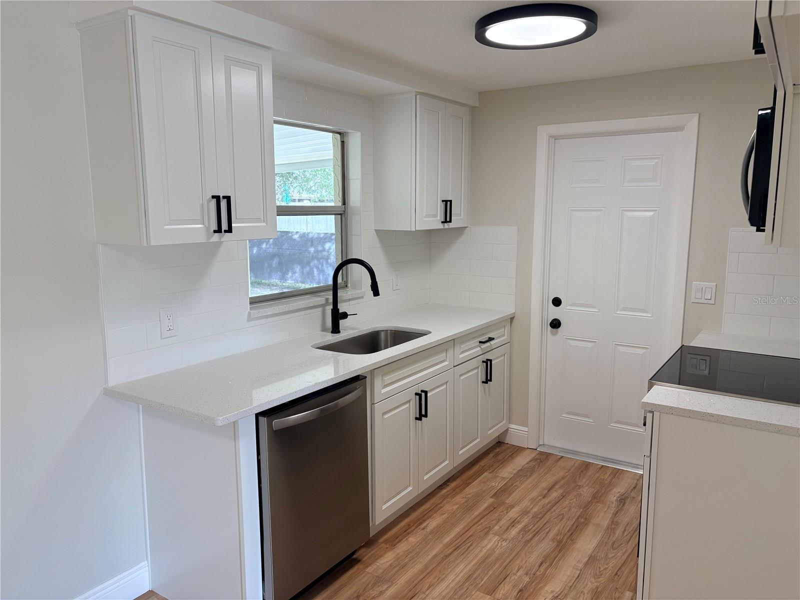 7350 FAIRFAX DR — photo 4