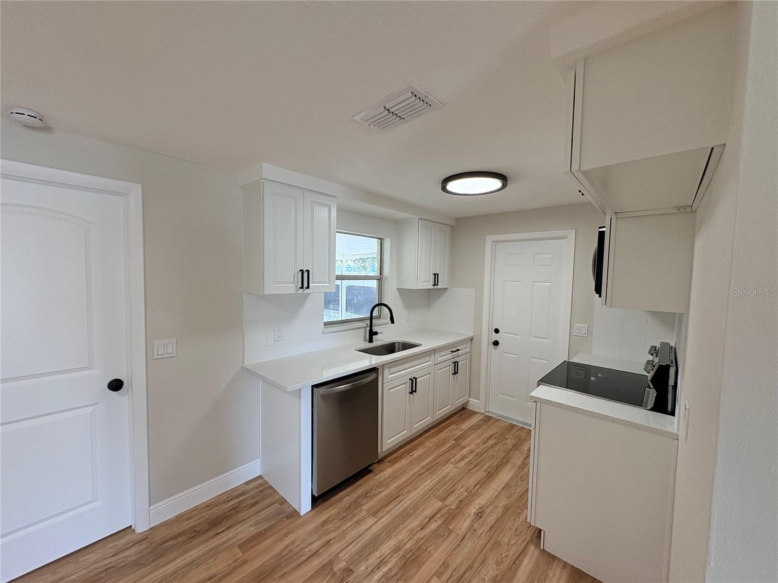 7350 FAIRFAX DR — photo 18