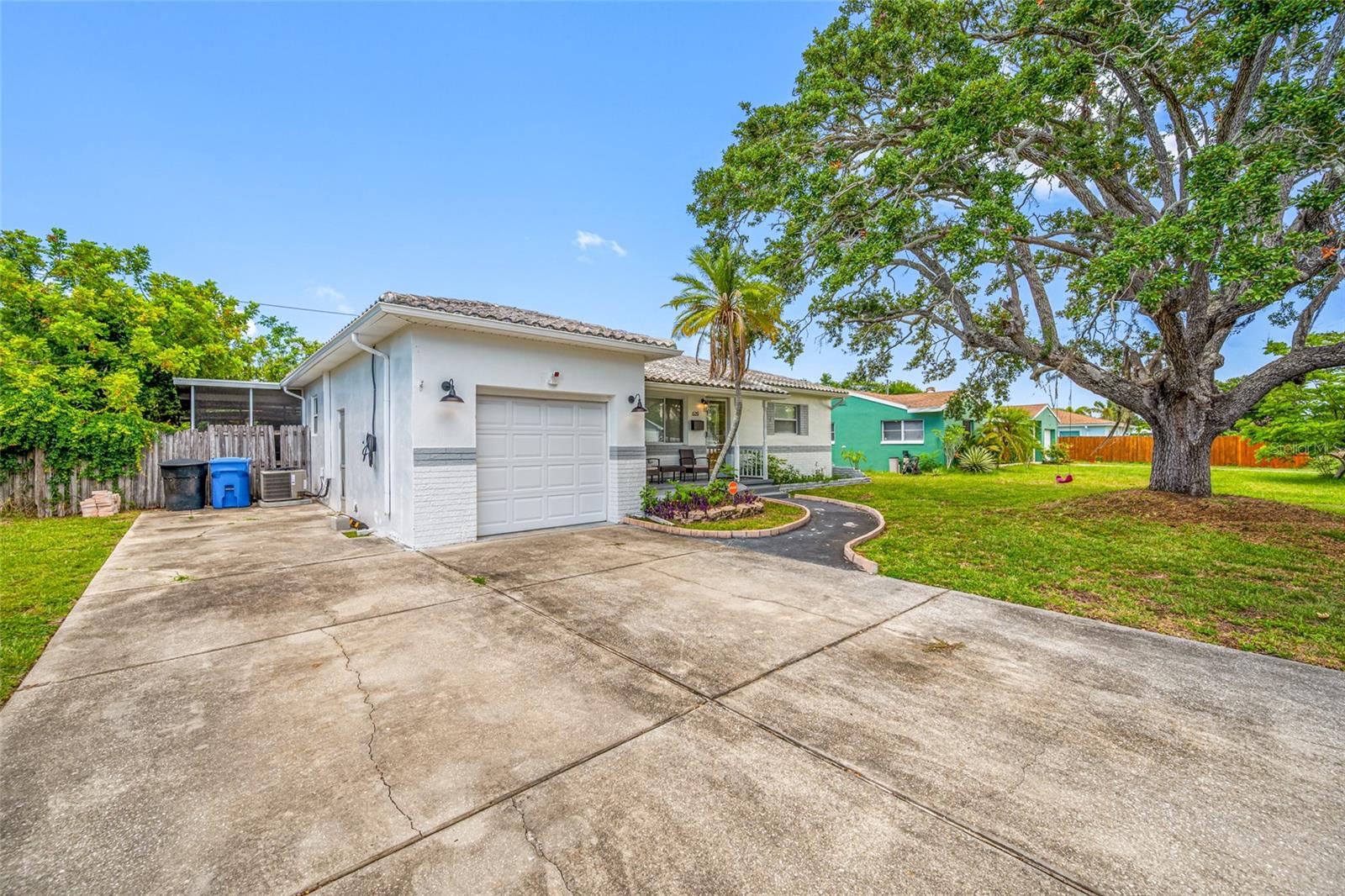 6219 HAMPTON DR N — photo 32
