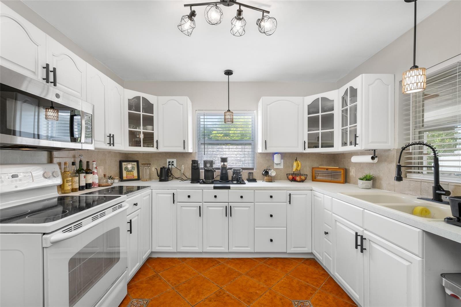 6219 HAMPTON DR N — photo 11