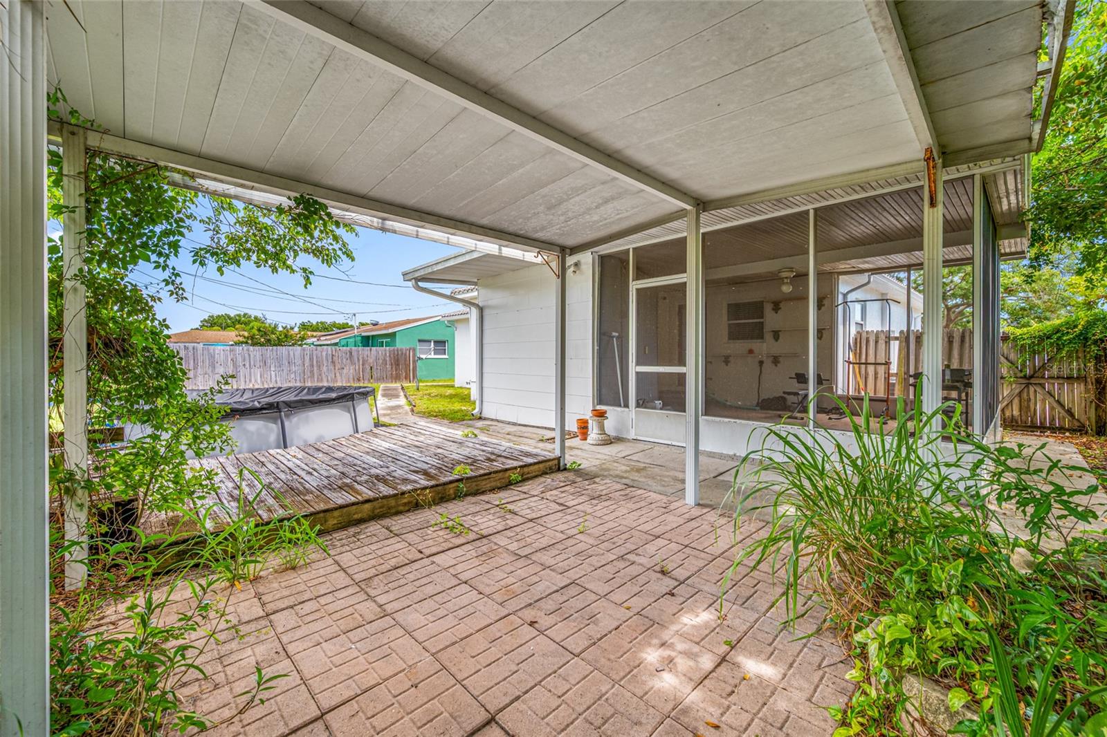 6219 HAMPTON DR N — photo 29