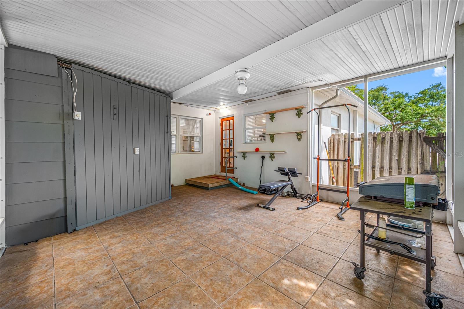 6219 HAMPTON DR N — photo 30