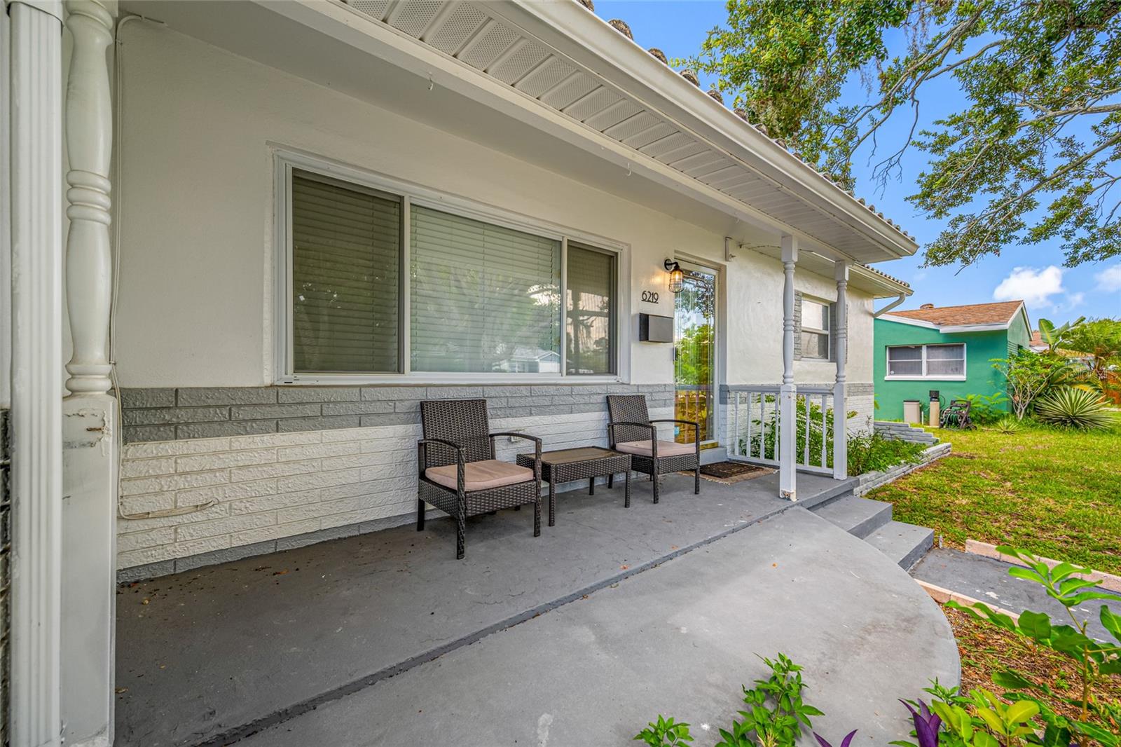 6219 HAMPTON DR N — photo 2