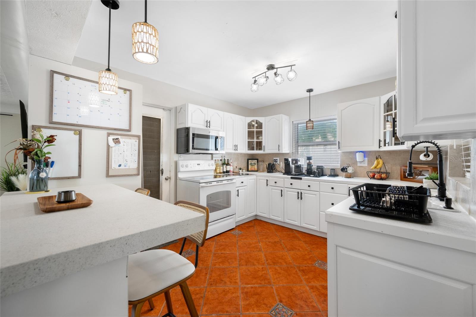 6219 HAMPTON DR N — photo 10