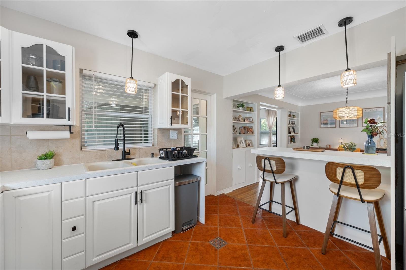 6219 HAMPTON DR N — photo 8