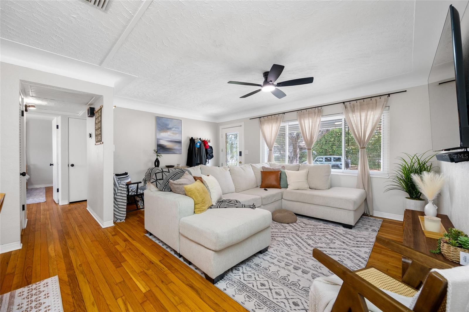 6219 HAMPTON DR N — photo 3