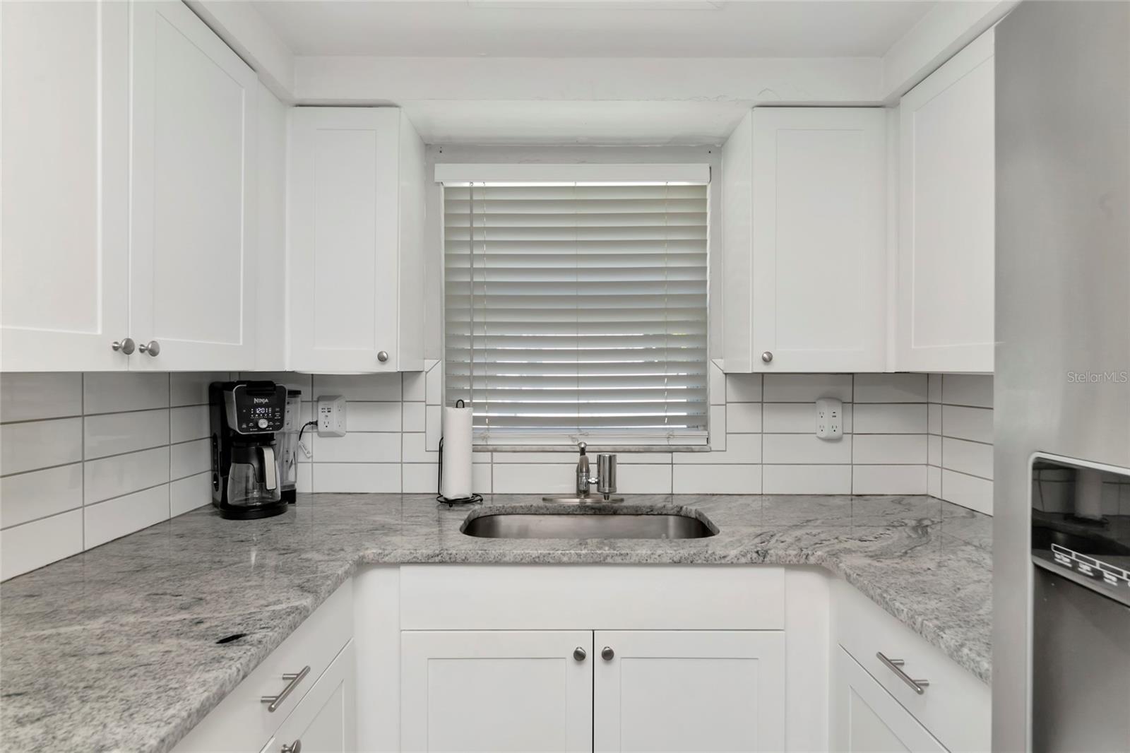 2951 EDGEWOOD LN — photo 12