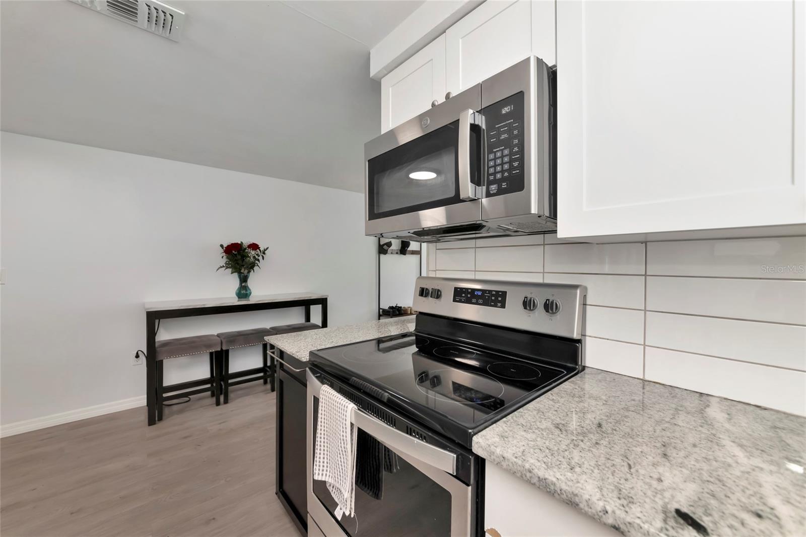 2951 EDGEWOOD LN — photo 13