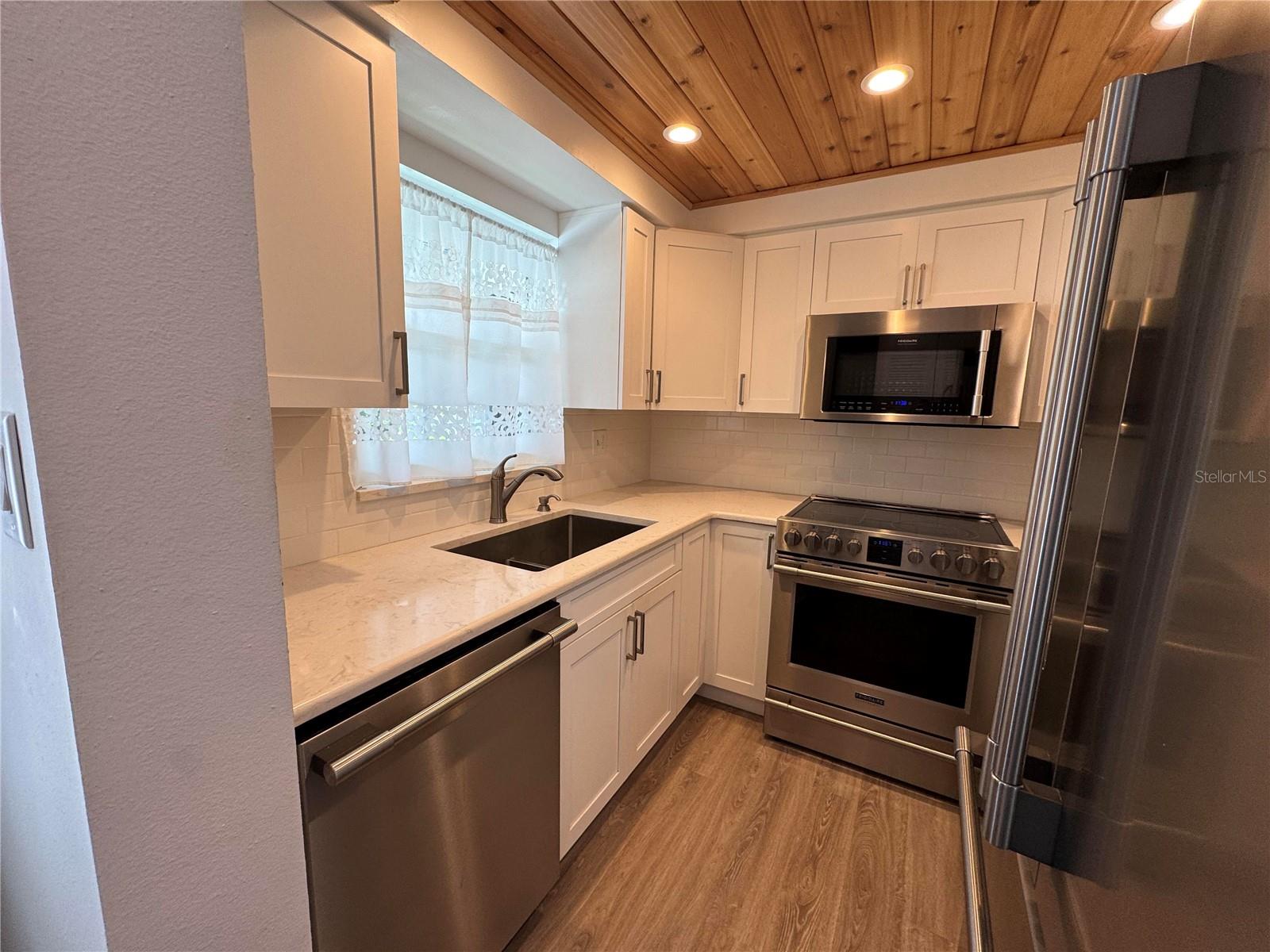 204 46TH AVENUE TER W #411 — photo 6