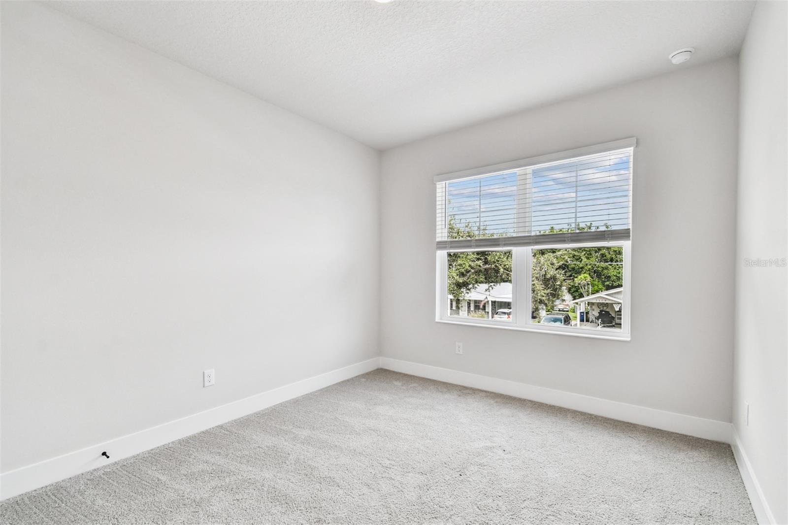 811 W ORIENT ST — photo 22