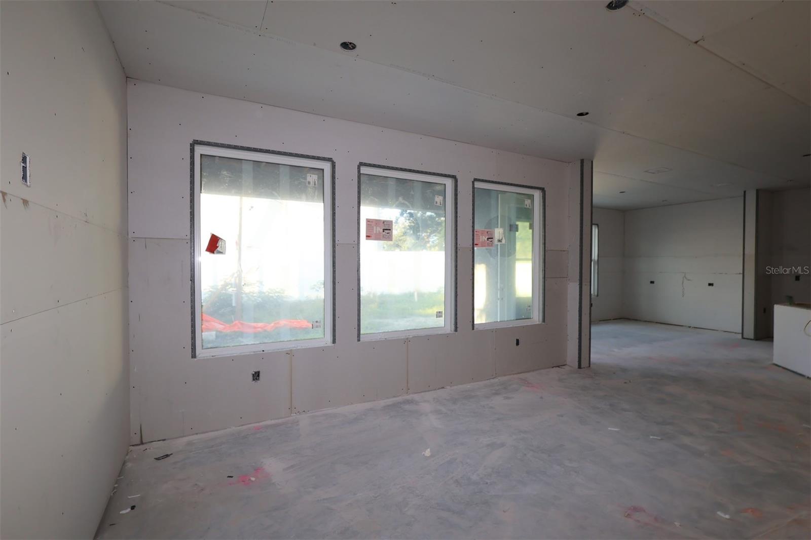 811 W ORIENT ST — photo 11