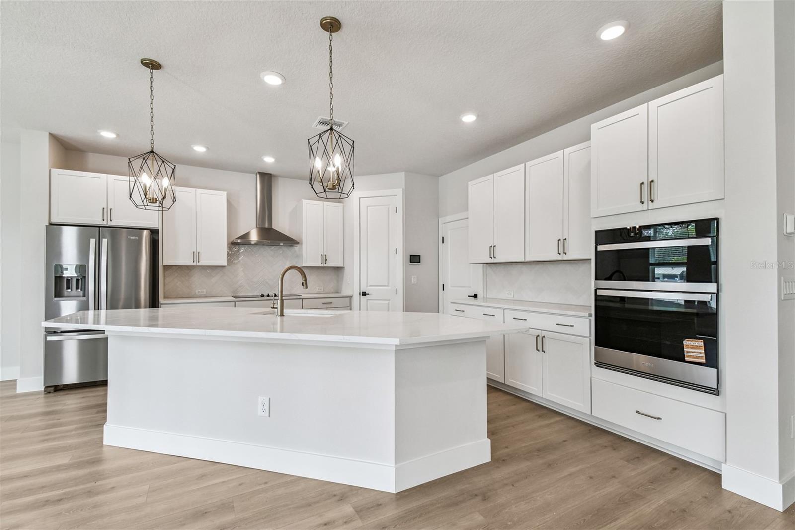 811 W ORIENT ST — photo 16