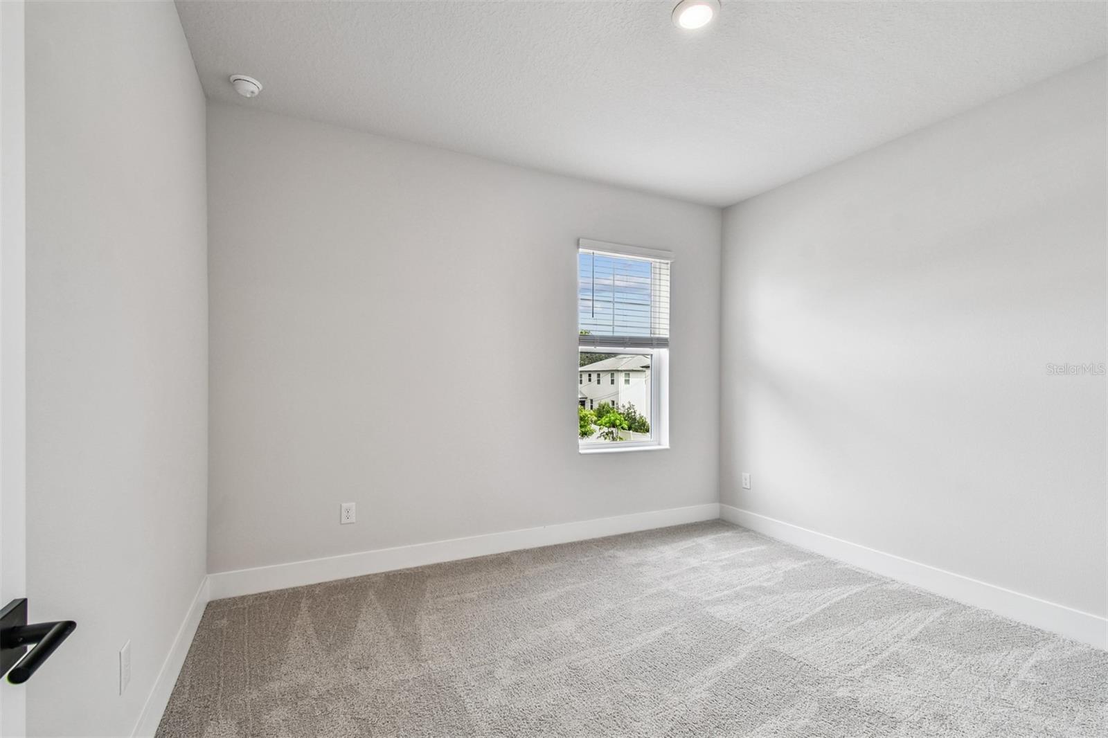 811 W ORIENT ST — photo 26
