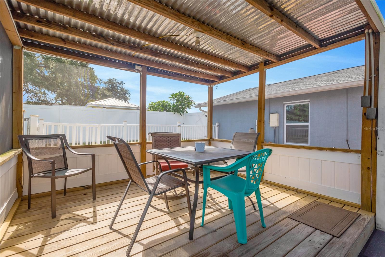 2054 SAFFOLD PARK DR — photo 24