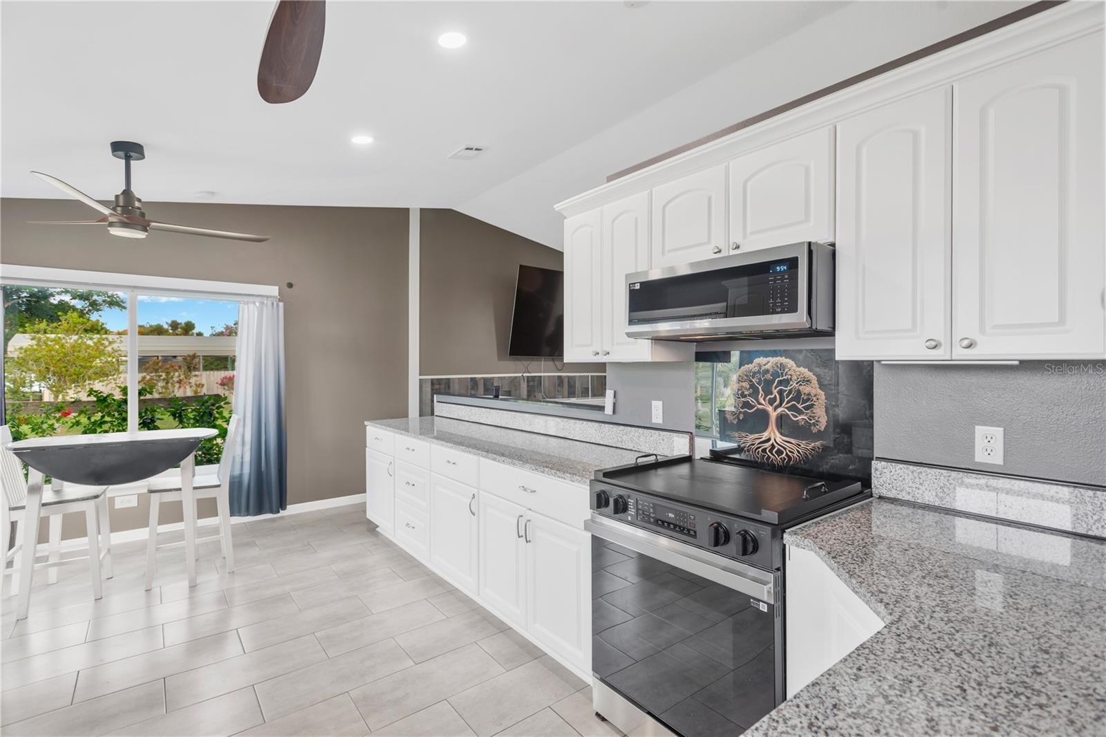 2054 SAFFOLD PARK DR — photo 8