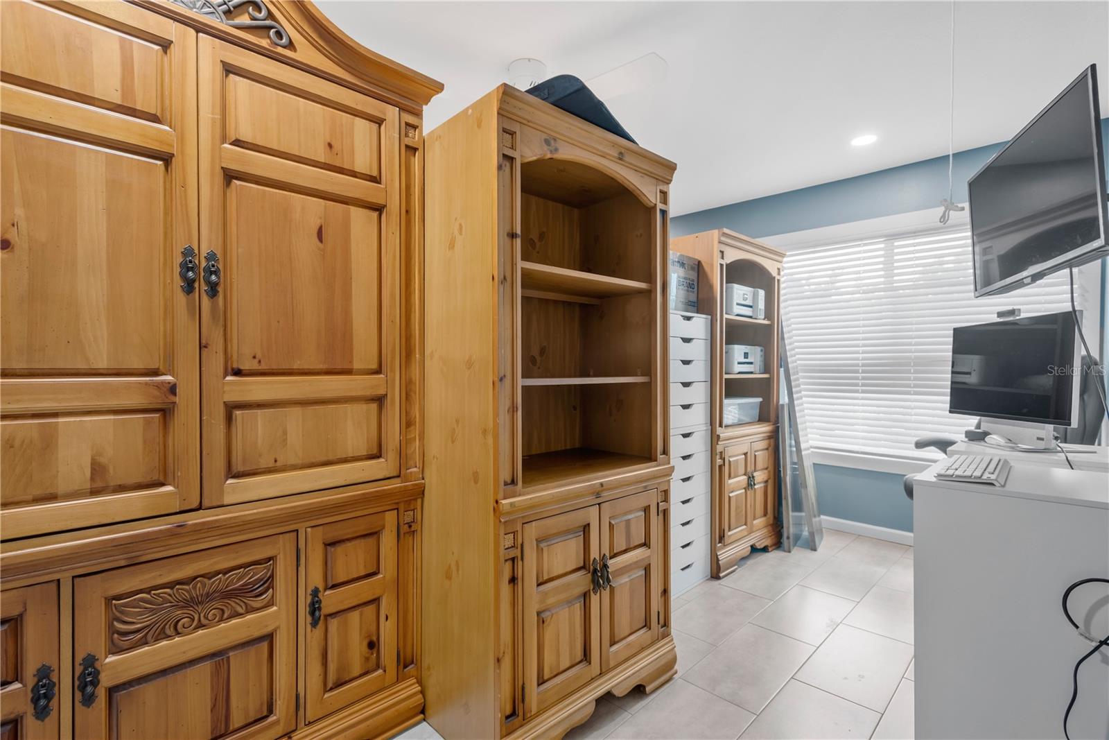 2054 SAFFOLD PARK DR — photo 17