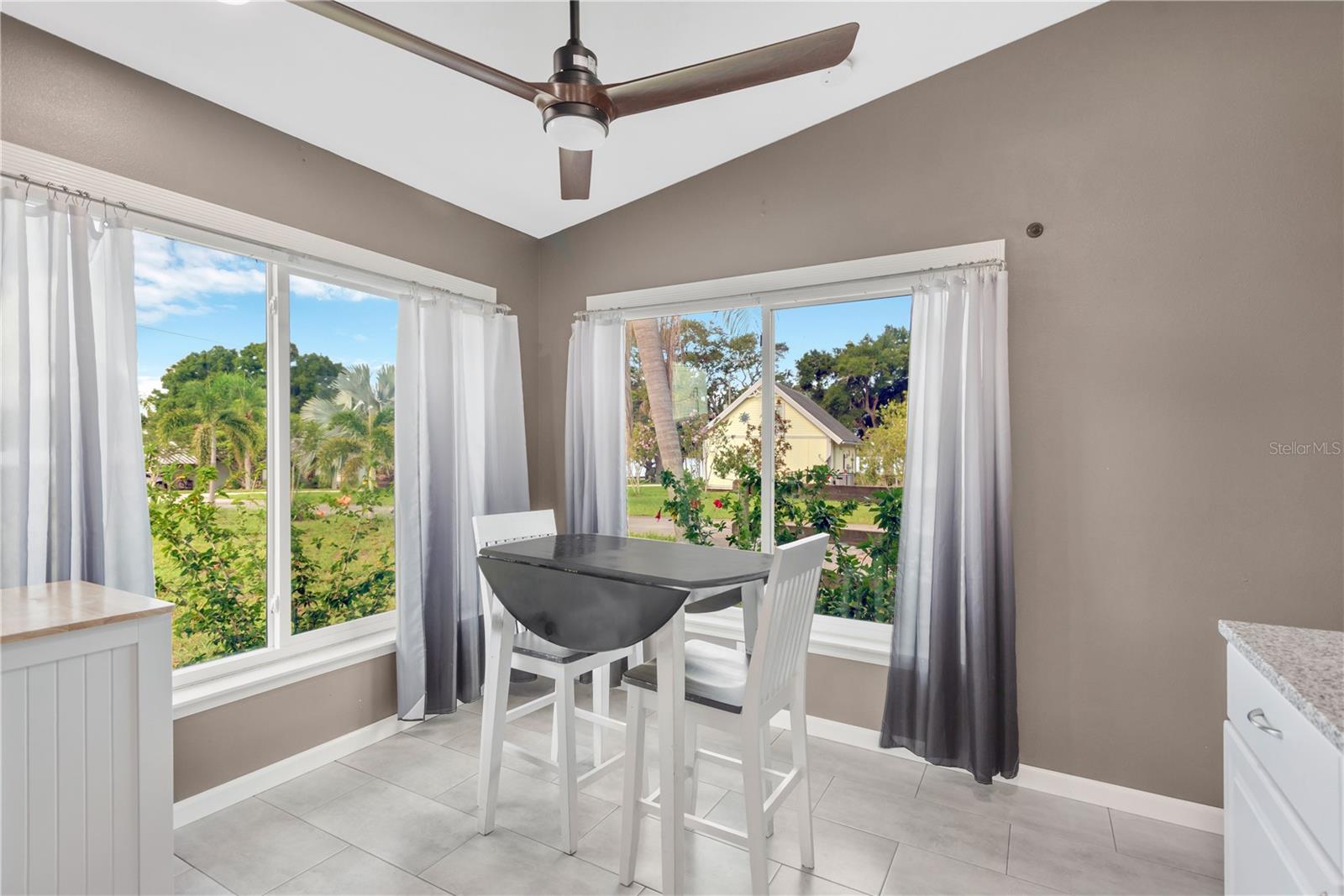 2054 SAFFOLD PARK DR — photo 11