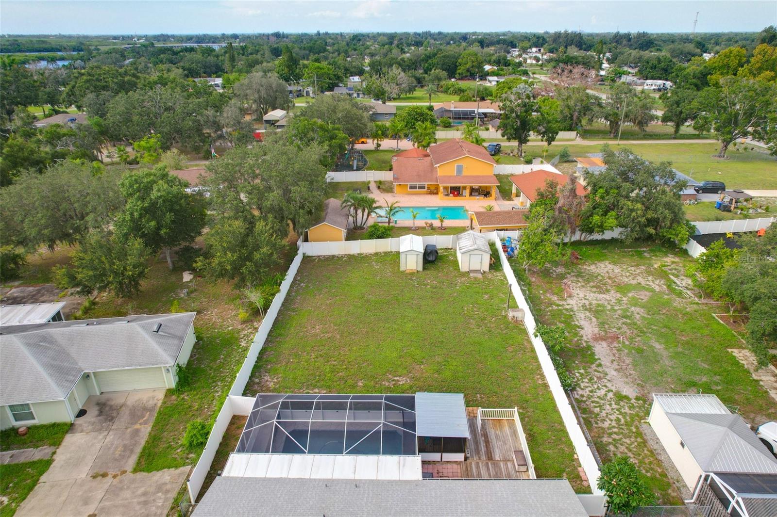2054 SAFFOLD PARK DR — photo 31