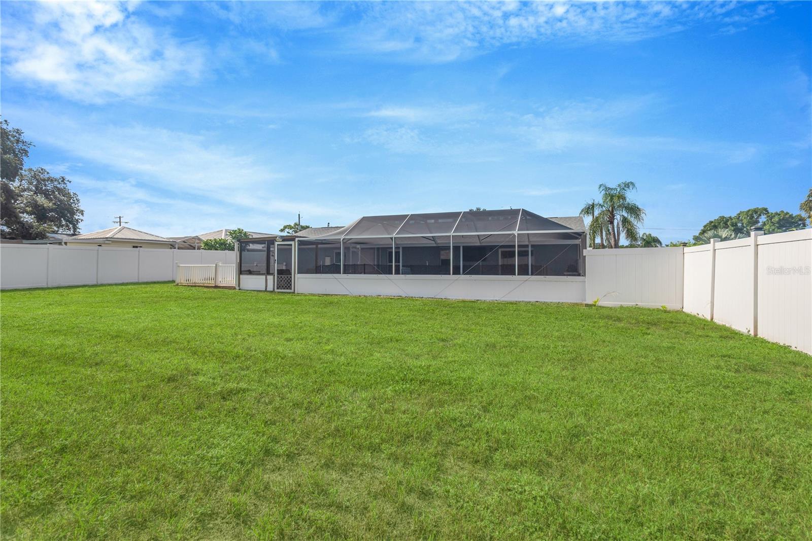 2054 SAFFOLD PARK DR — photo 27
