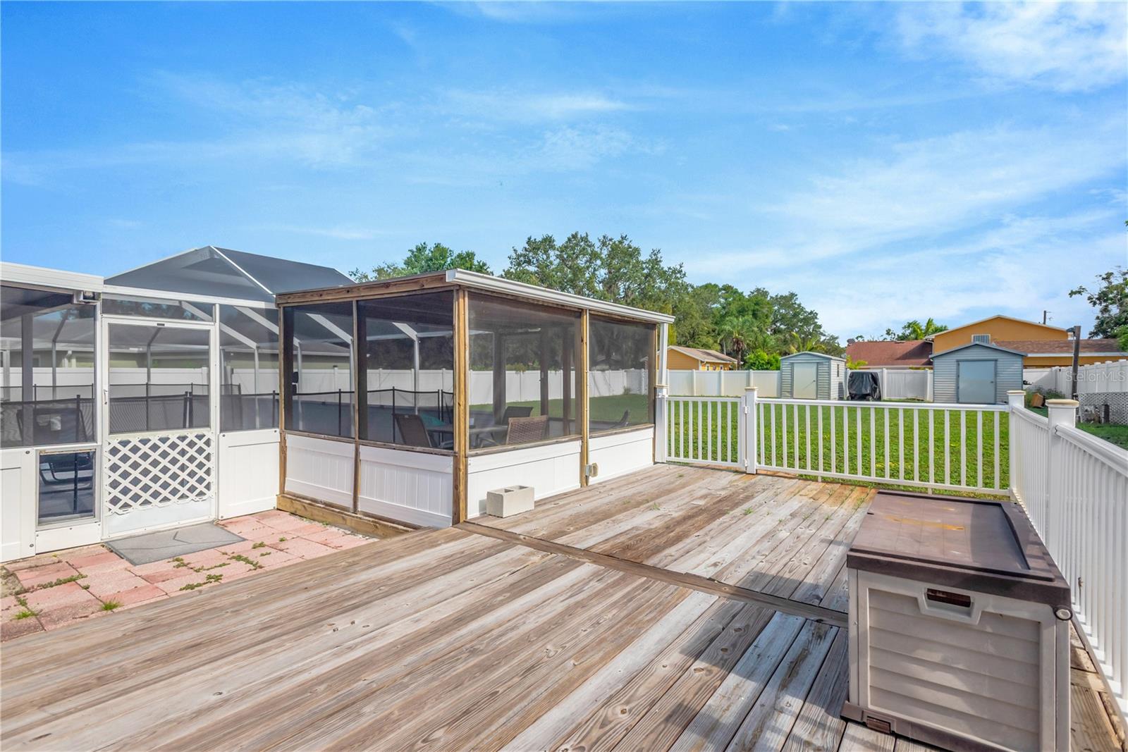 2054 SAFFOLD PARK DR — photo 25