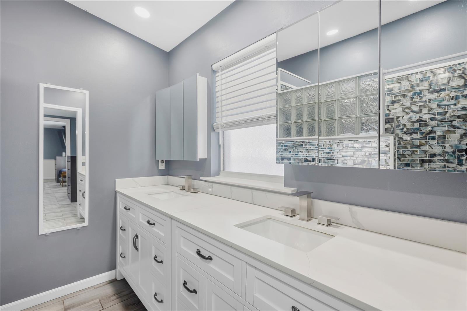 2054 SAFFOLD PARK DR — photo 14