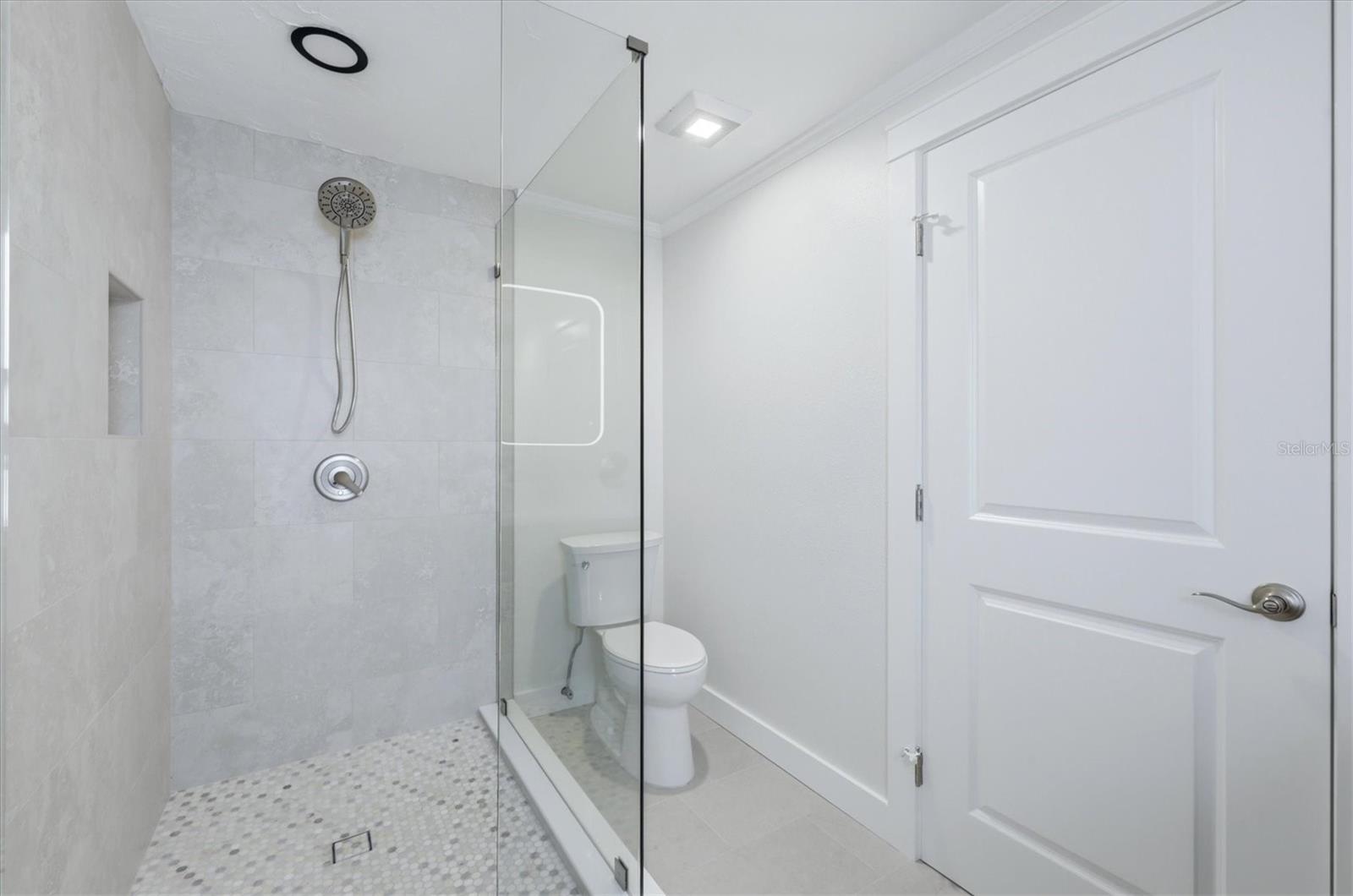 286 MOUNT VERNON DR — photo 23