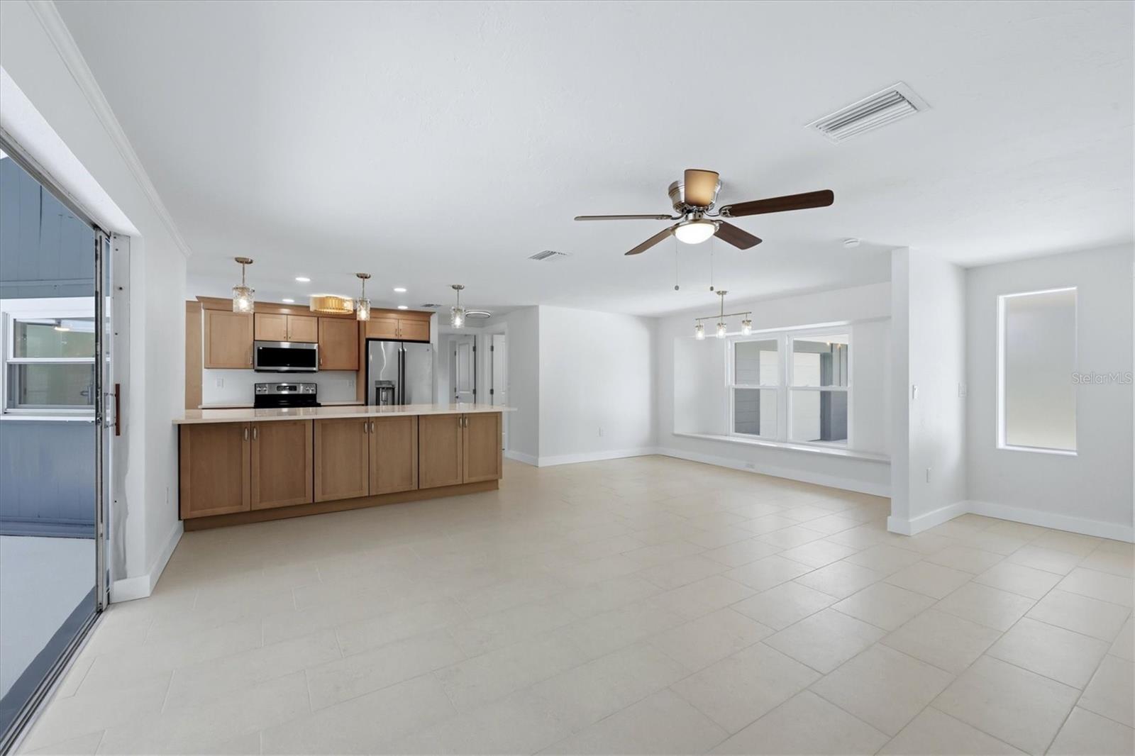 286 MOUNT VERNON DR — photo 8