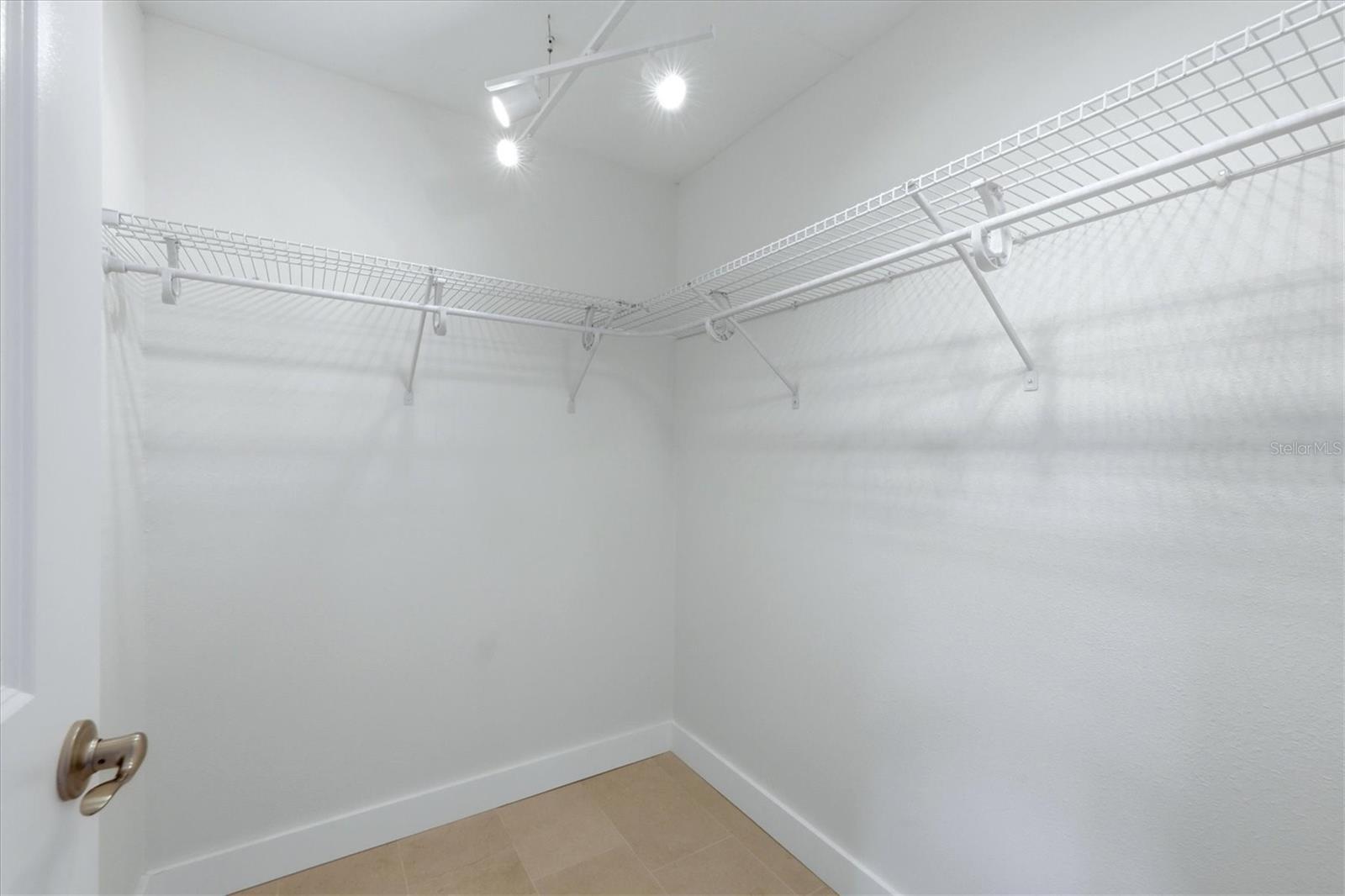 286 MOUNT VERNON DR — photo 24