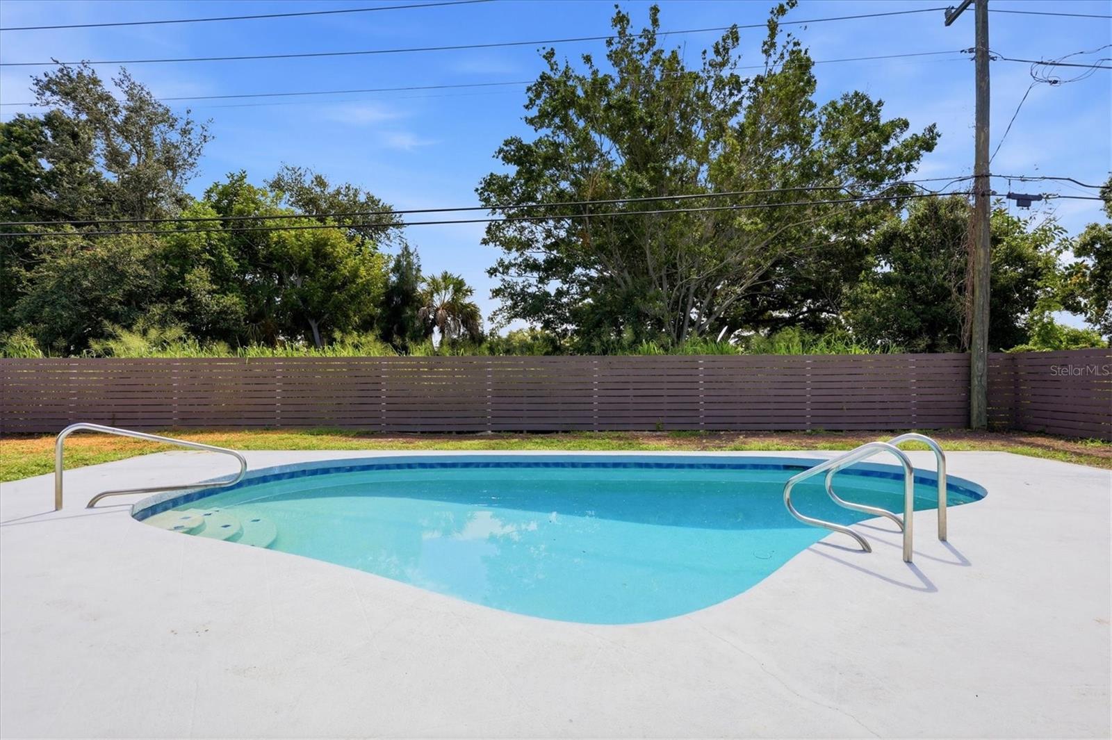 286 MOUNT VERNON DR — photo 32