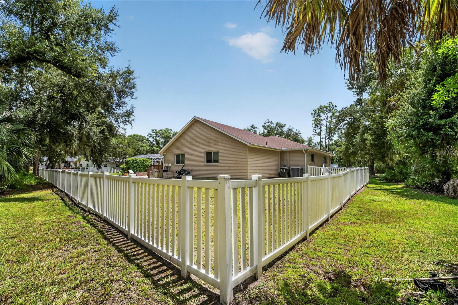 608 WOODVIEW WAY — photo 40