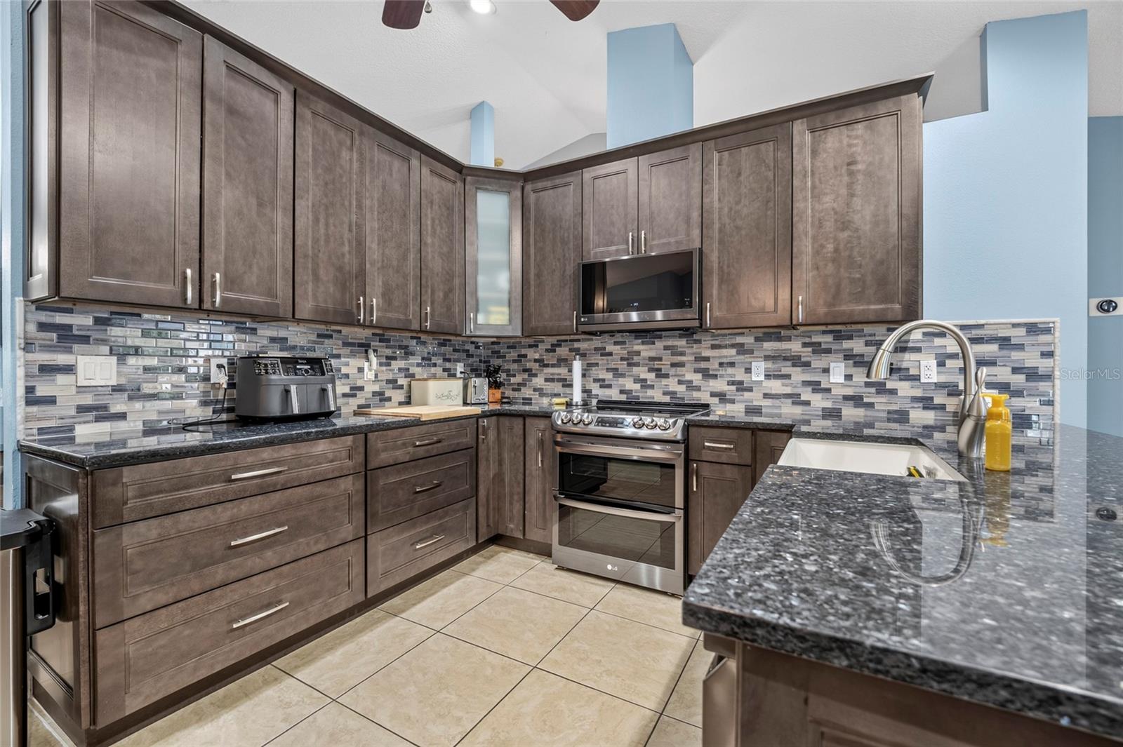608 WOODVIEW WAY — photo 12