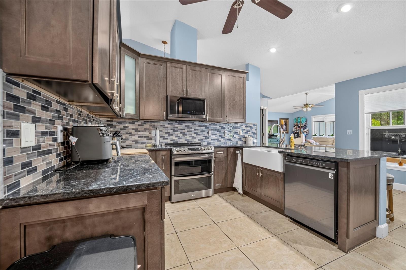 608 WOODVIEW WAY — photo 11