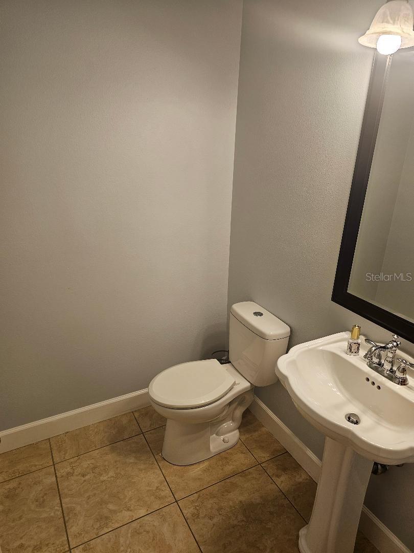 608 WOODVIEW WAY — photo 32
