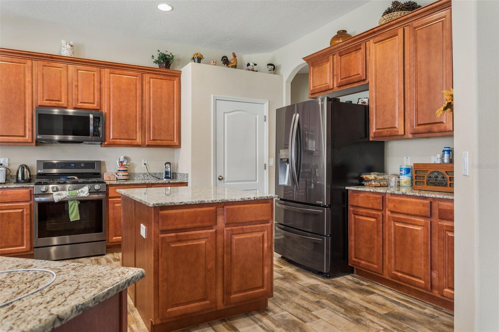1430 BEACONSFIELD DR — photo 8