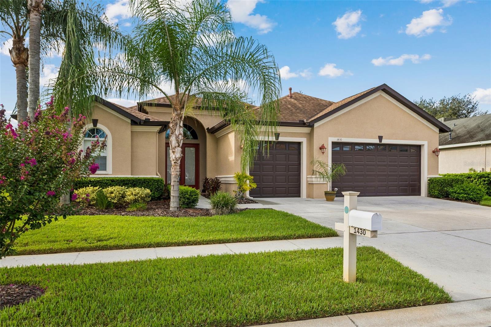 1430 BEACONSFIELD DR — photo 3