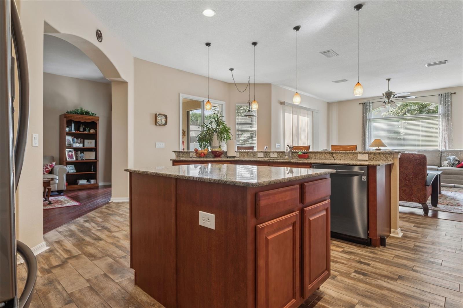 1430 BEACONSFIELD DR — photo 10