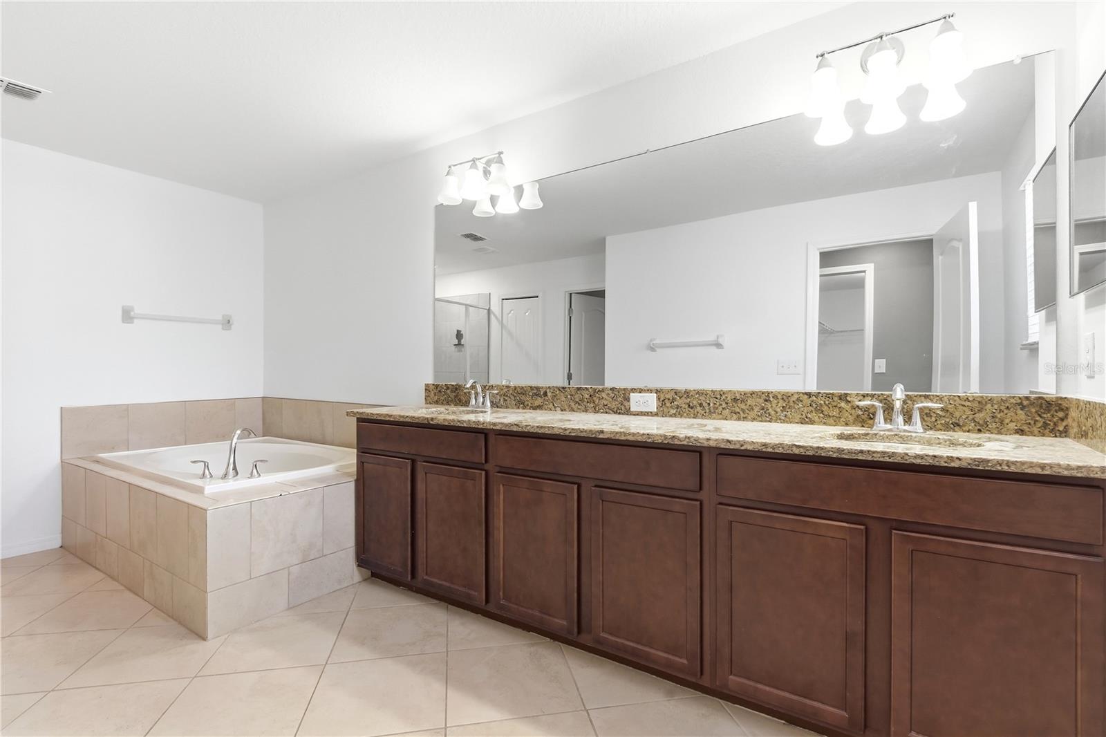 13822 REINDEER CIR — photo 35