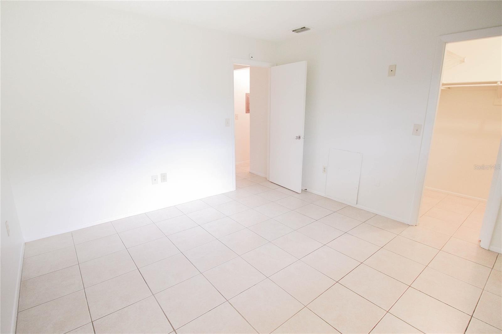 Home in SARASOTA — photo 8