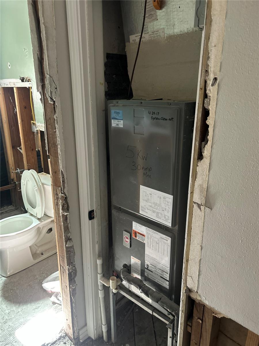 3008 DUPONT ST S — photo 8