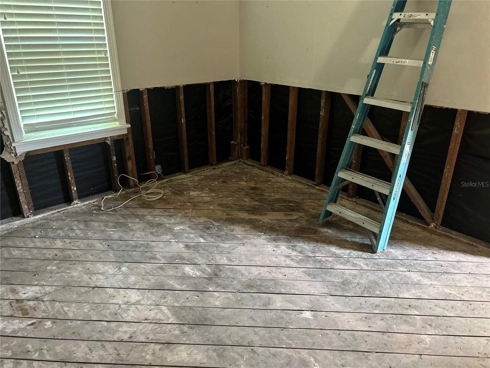 3008 DUPONT ST S — photo 10