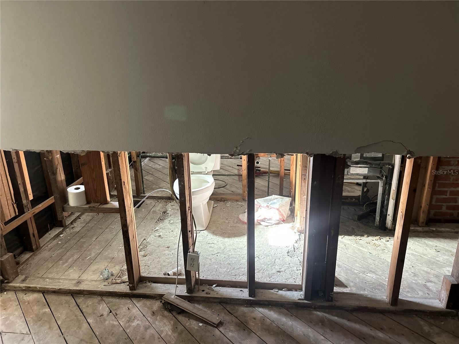3008 DUPONT ST S — photo 11