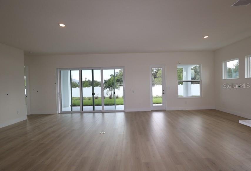 6811 HERON MEADOW DR — photo 11