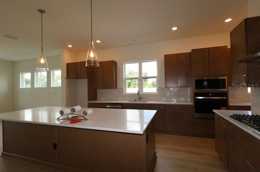 6811 HERON MEADOW DR — photo 8