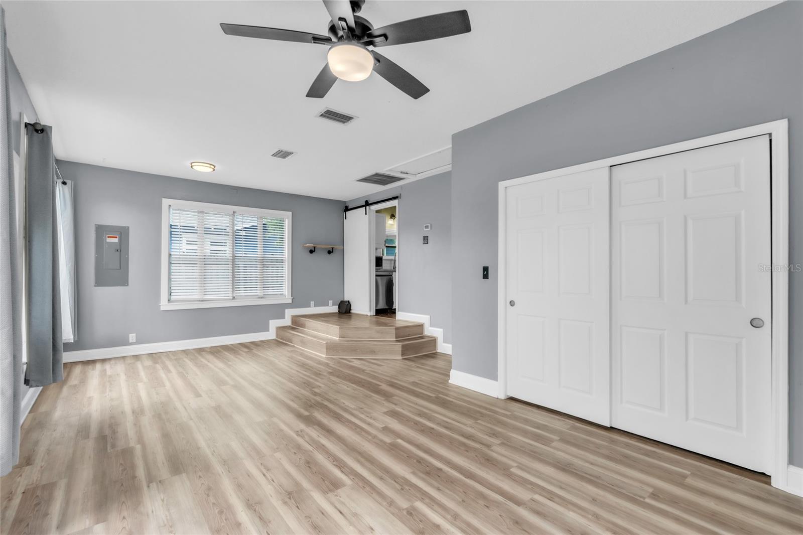 5706 N CHEROKEE AVE — photo 26