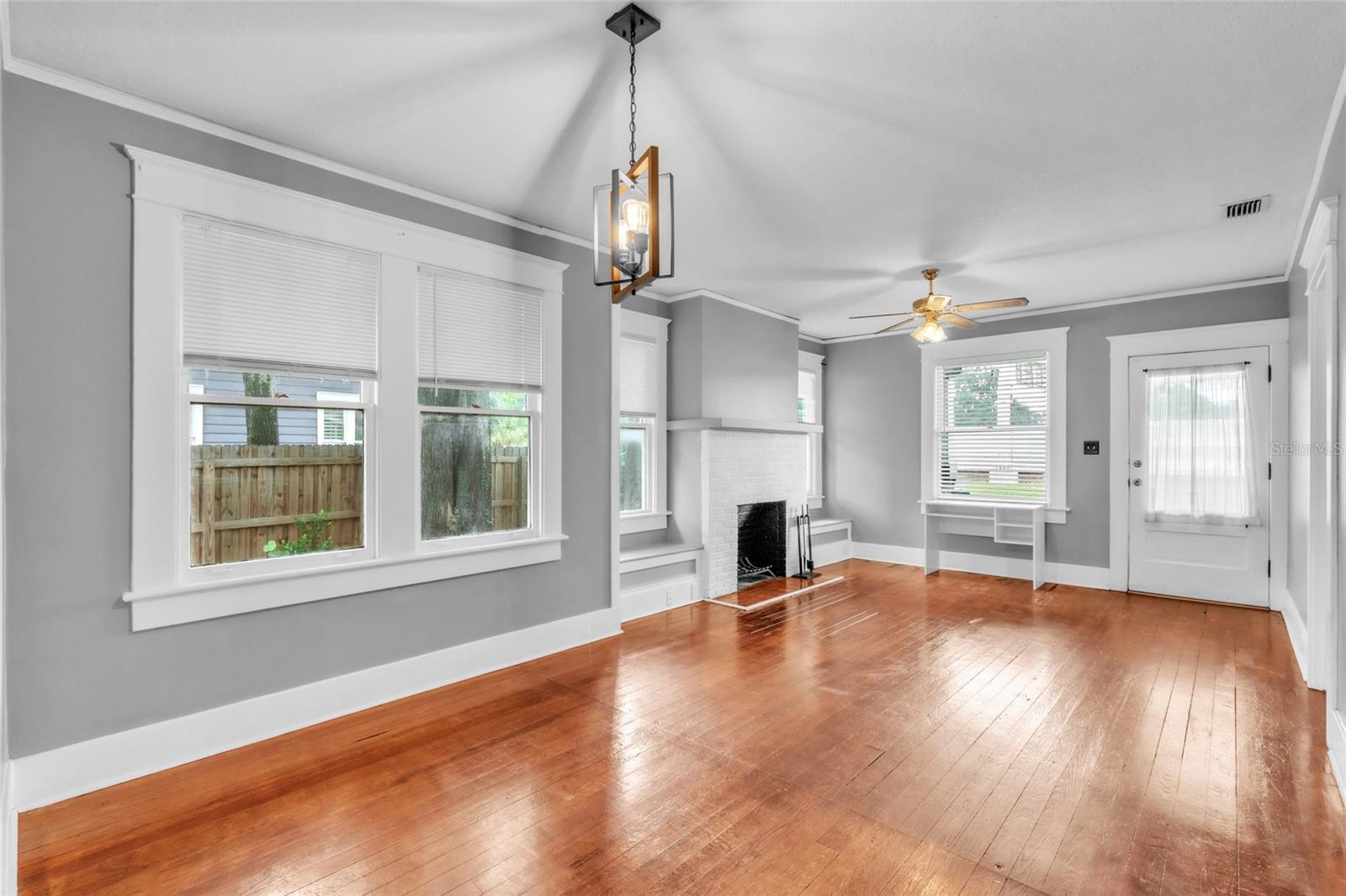 5706 N CHEROKEE AVE — photo 8