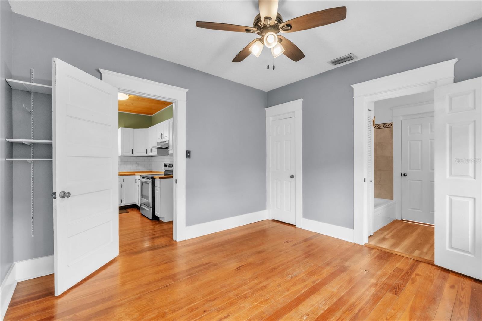 5706 N CHEROKEE AVE — photo 18