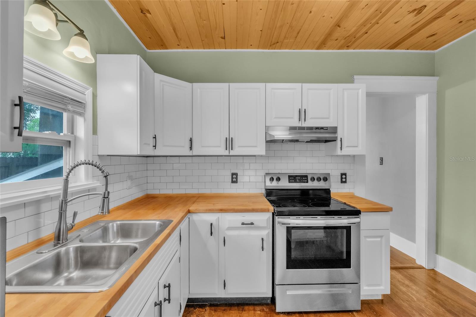 5706 N CHEROKEE AVE — photo 16